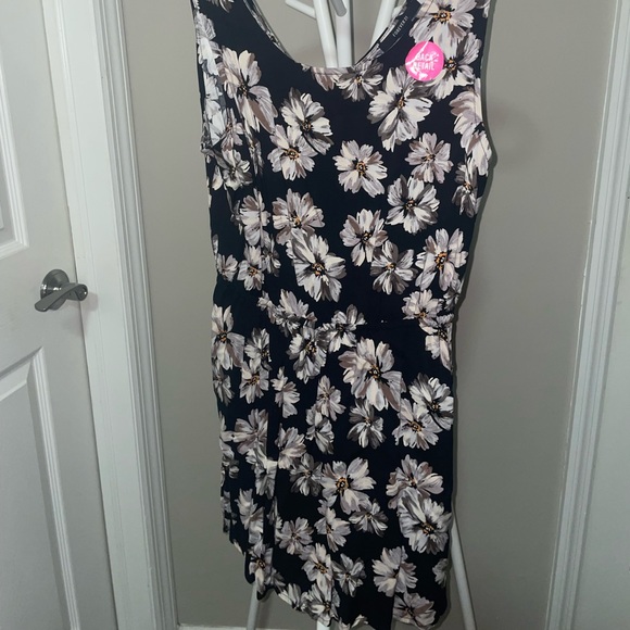 Black dress white flowers! - Picture 2 of 3